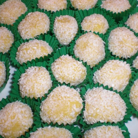 Bejinho de coco  ( Små kokoskyssar)