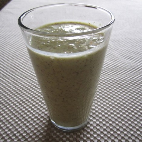 Smoothie, grön, rosa eller lila.